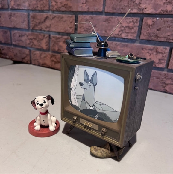 WDCC 101 Dalmatians Lucky and TV "Come on Lucky" Walt Disney Classics Collection - Picture 3 of 6